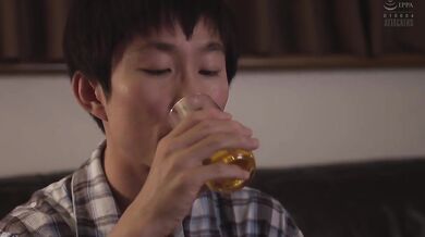 大好きな妻が仆の目の前で职场の同僚とセックスしていたのに、何故か仆のチ○ポがギンギンに勃起した。